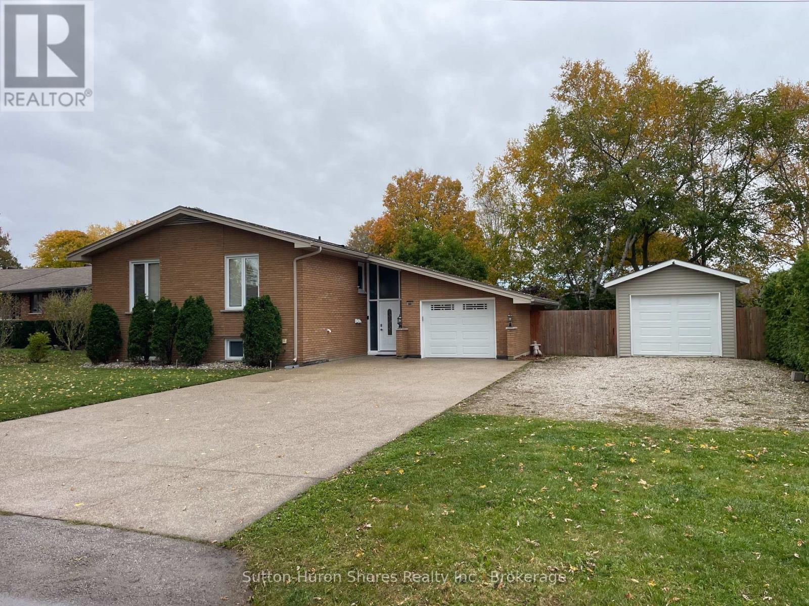 664 Pine Grove Drive, Saugeen Shores, Ontario  N0H 2C3 - Photo 39 - X12917372