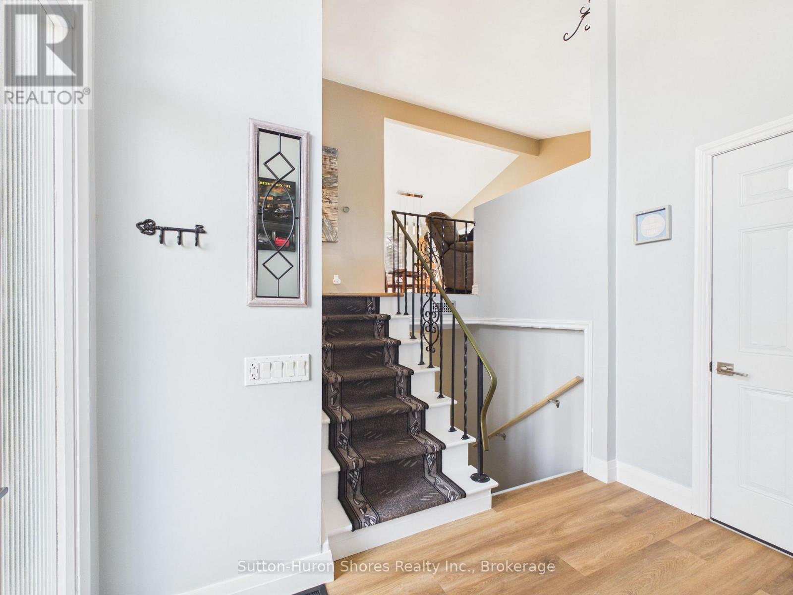 664 Pine Grove Drive, Saugeen Shores, Ontario  N0H 2C3 - Photo 7 - X12917372