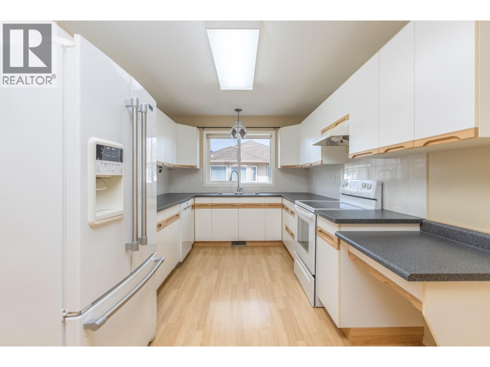 111 Harbourfront Drive Nw Unit# 14, Salmon Arm, British Columbia  V1E 1A3 - Photo 11 - 10370716