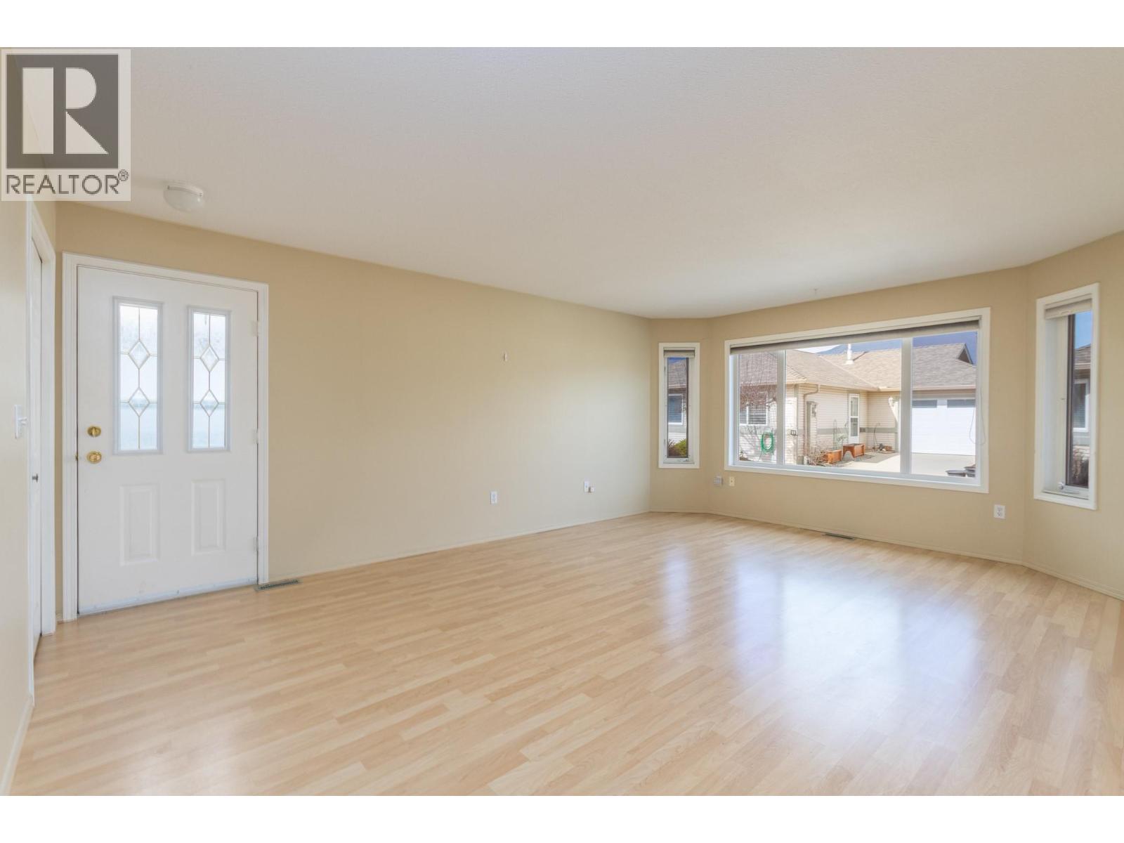 111 Harbourfront Drive Nw Unit# 14, Salmon Arm, British Columbia  V1E 1A3 - Photo 3 - 10370716