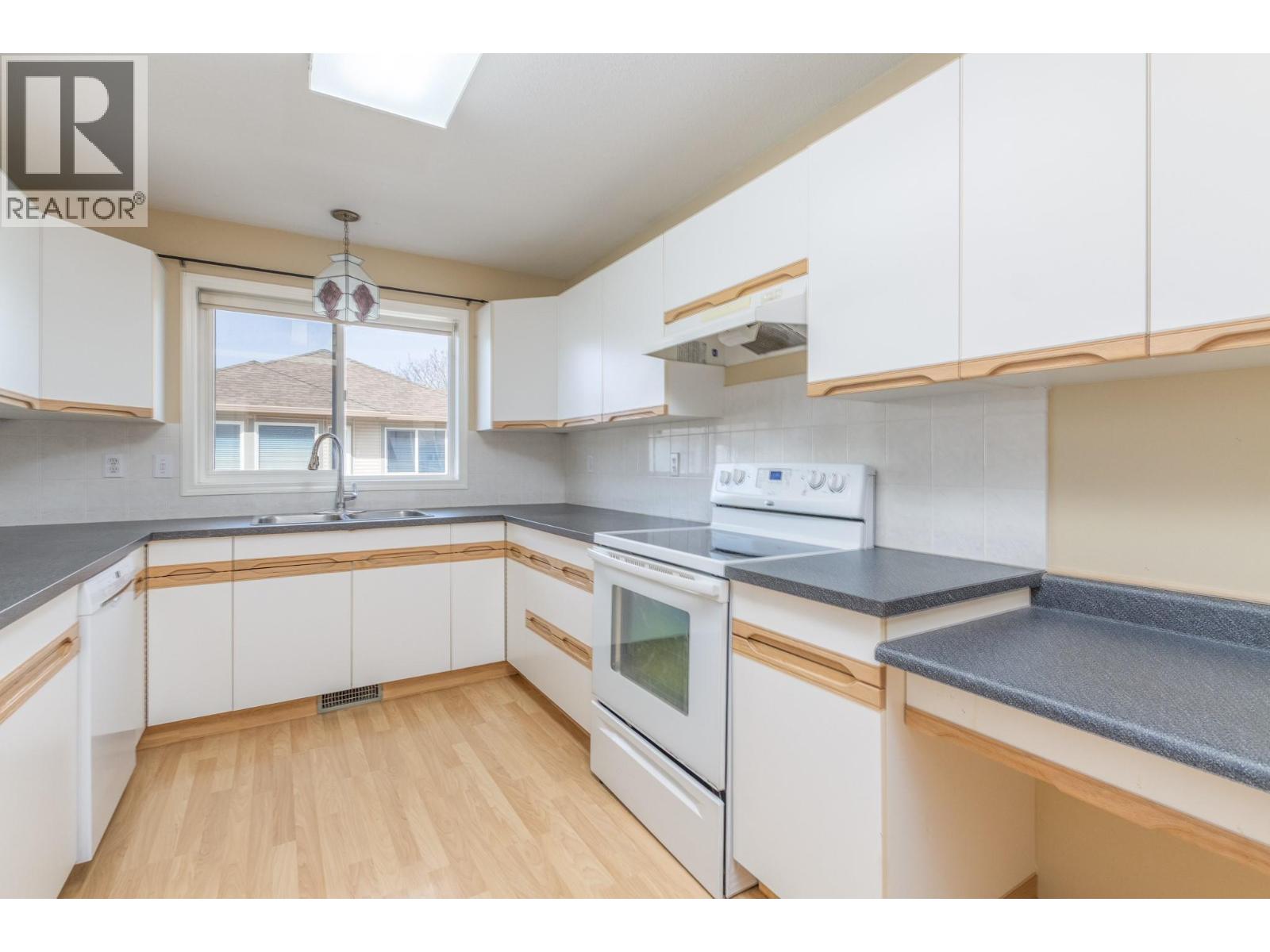 111 Harbourfront Drive Nw Unit# 14, Salmon Arm, British Columbia  V1E 1A3 - Photo 13 - 10370716