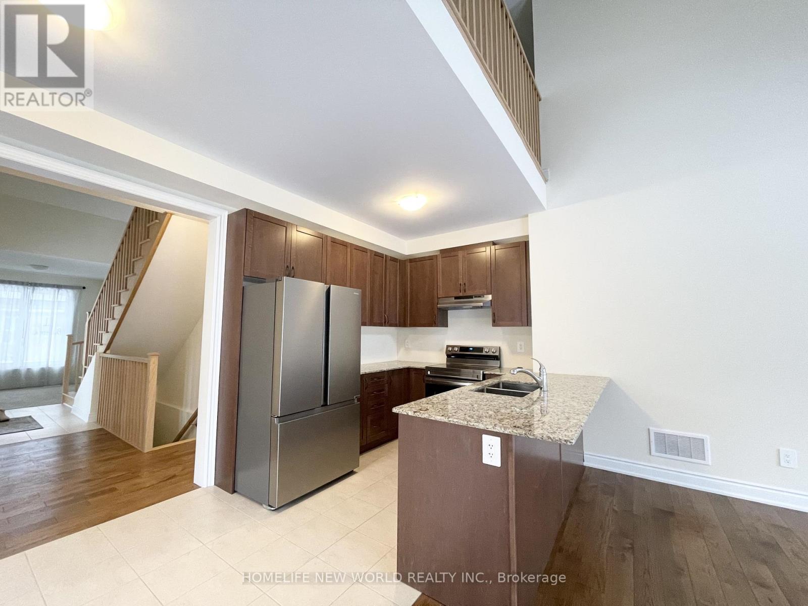 1 Palmira Drive, Georgina, Ontario  L0E 1R0 - Photo 4 - N12917378