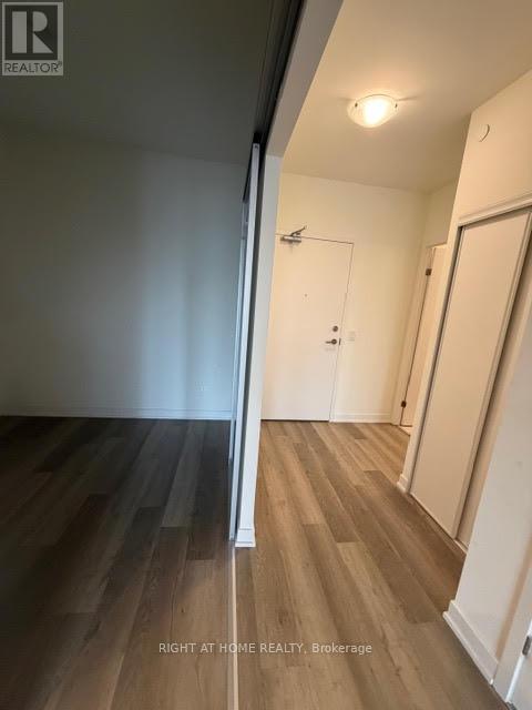 307 - 6 David Eyer Road, Richmond Hill, Ontario  L4S 0N5 - Photo 3 - N12917390