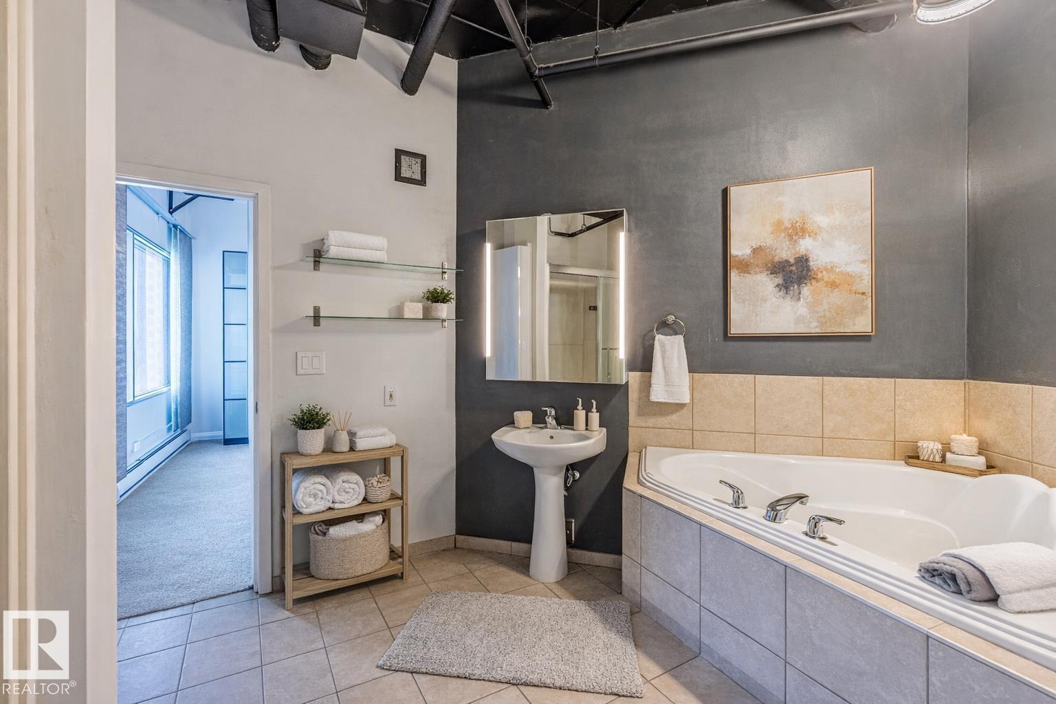 #303 10179 105 St Nw, Edmonton, Alberta  T5J 3N1 - Photo 9 - E4469520