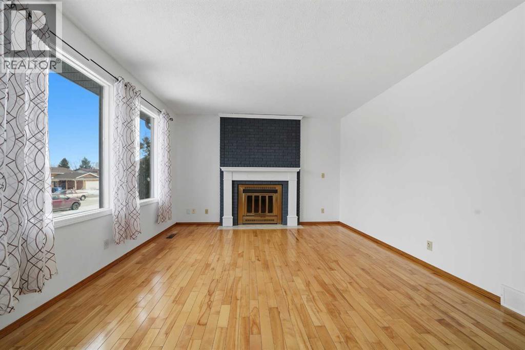 32 Huget Crescent, Red Deer, Alberta  T4N 6P4 - Photo 6 - A2279765