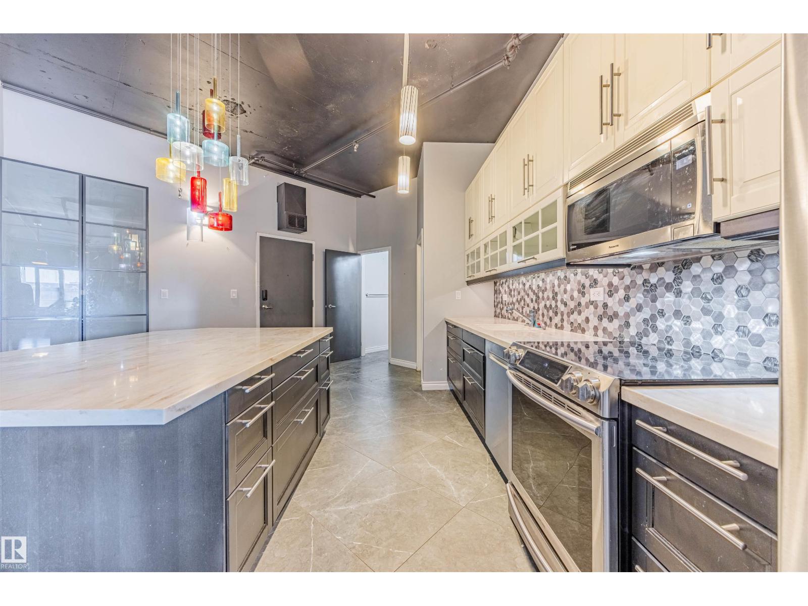 #303 10179 105 St Nw, Edmonton, Alberta  T5J 3N1 - Photo 3 - E4469520