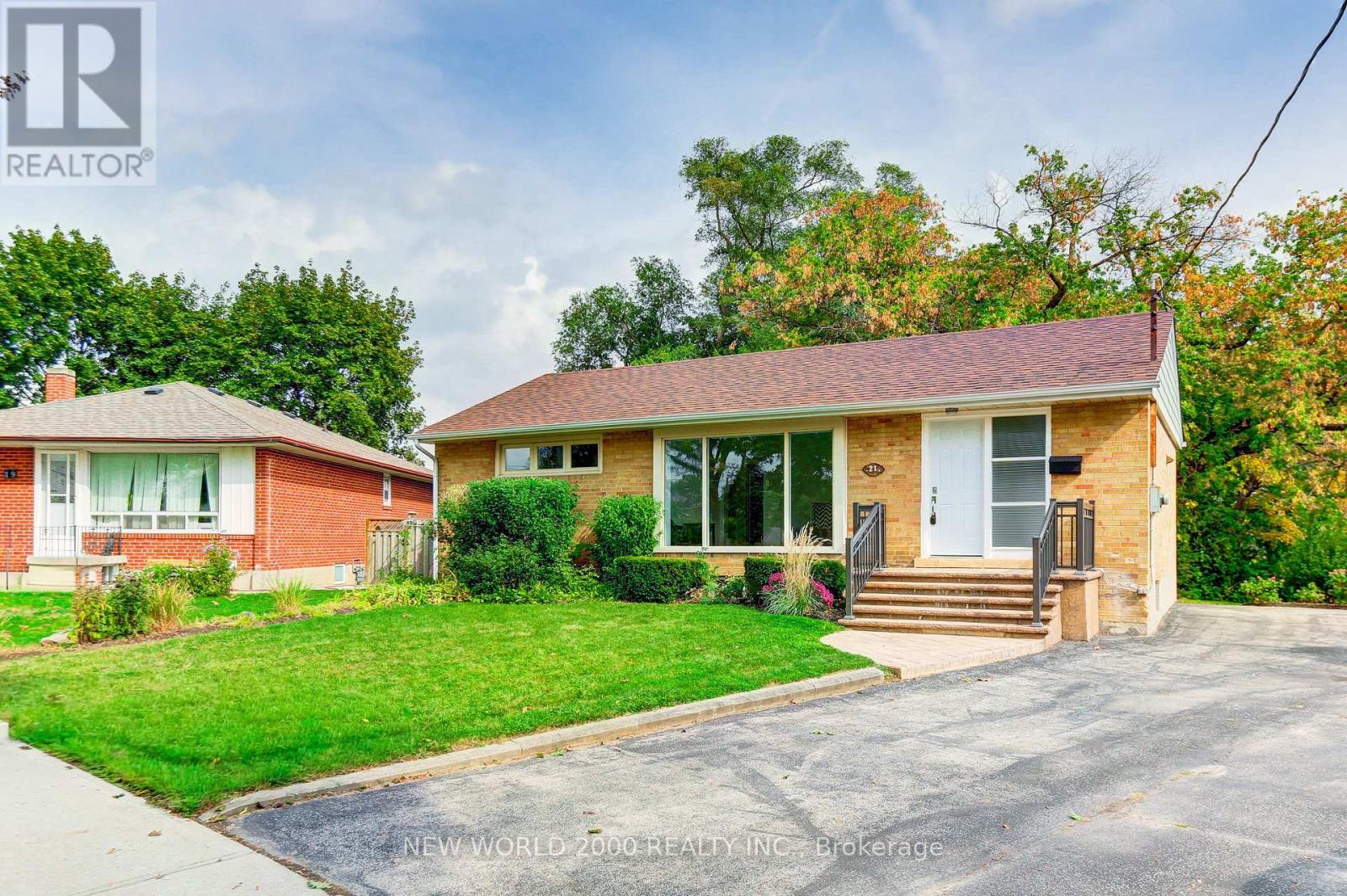 21 Restever Gate, Toronto, Ontario  M9W 4B8 - Photo 2 - W12917380