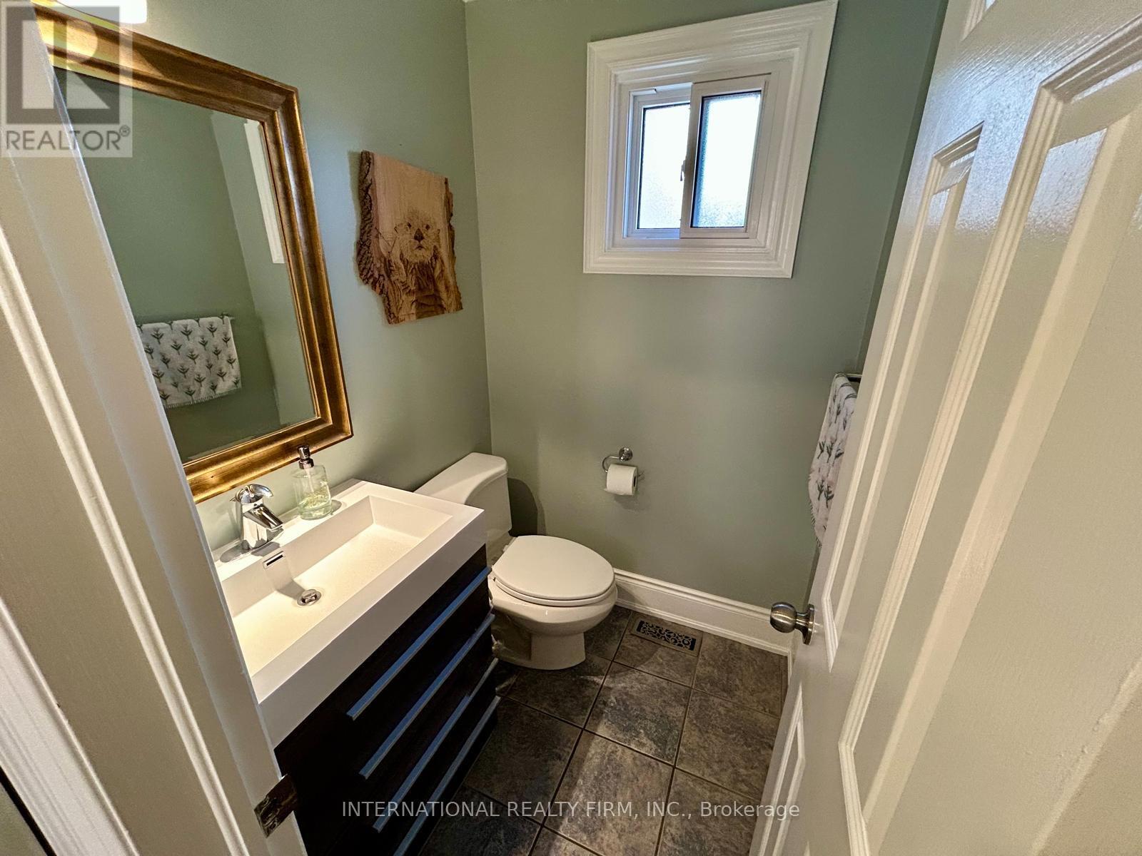 5746 Turney Drive, Mississauga, Ontario  L9M 2R3 - Photo 10 - W12917386