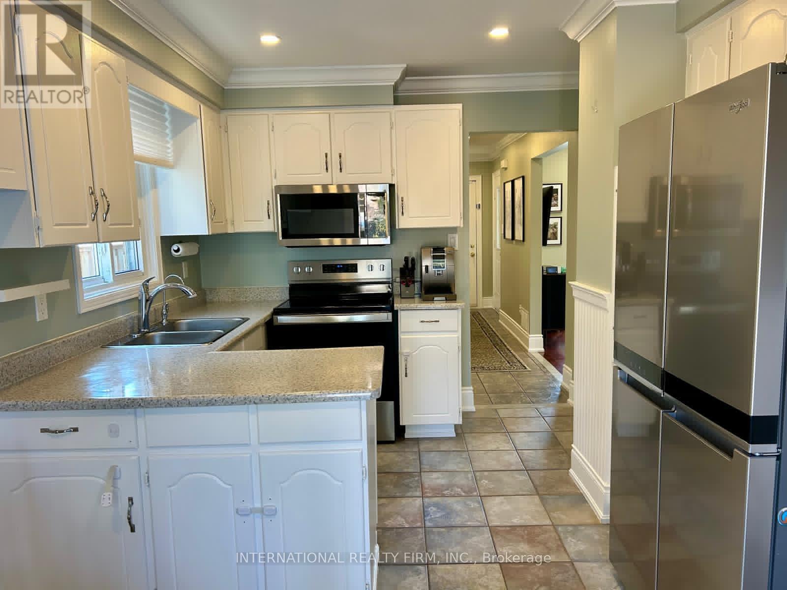 5746 Turney Drive, Mississauga, Ontario  L9M 2R3 - Photo 12 - W12917386