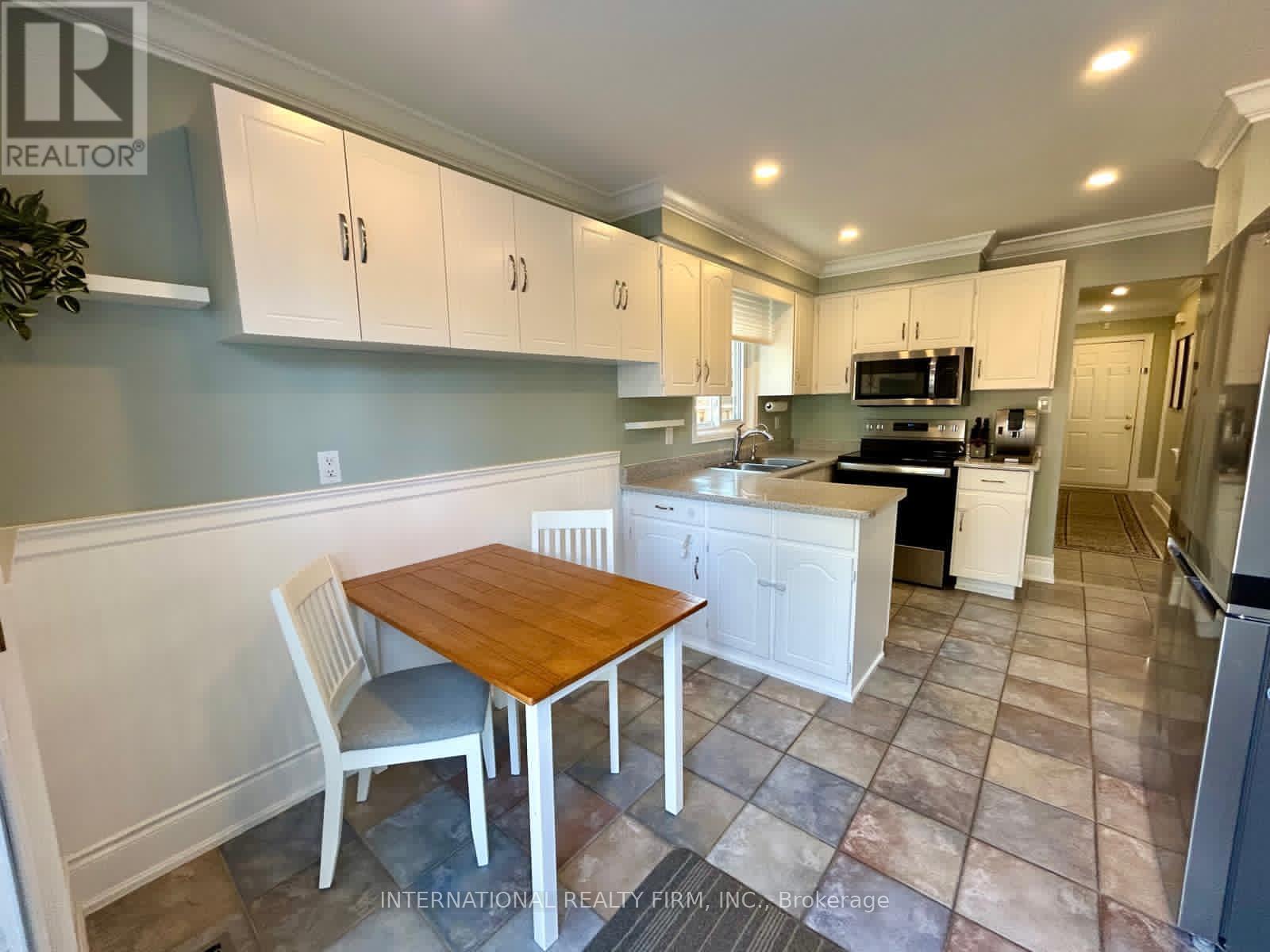 5746 Turney Drive, Mississauga, Ontario  L9M 2R3 - Photo 13 - W12917386