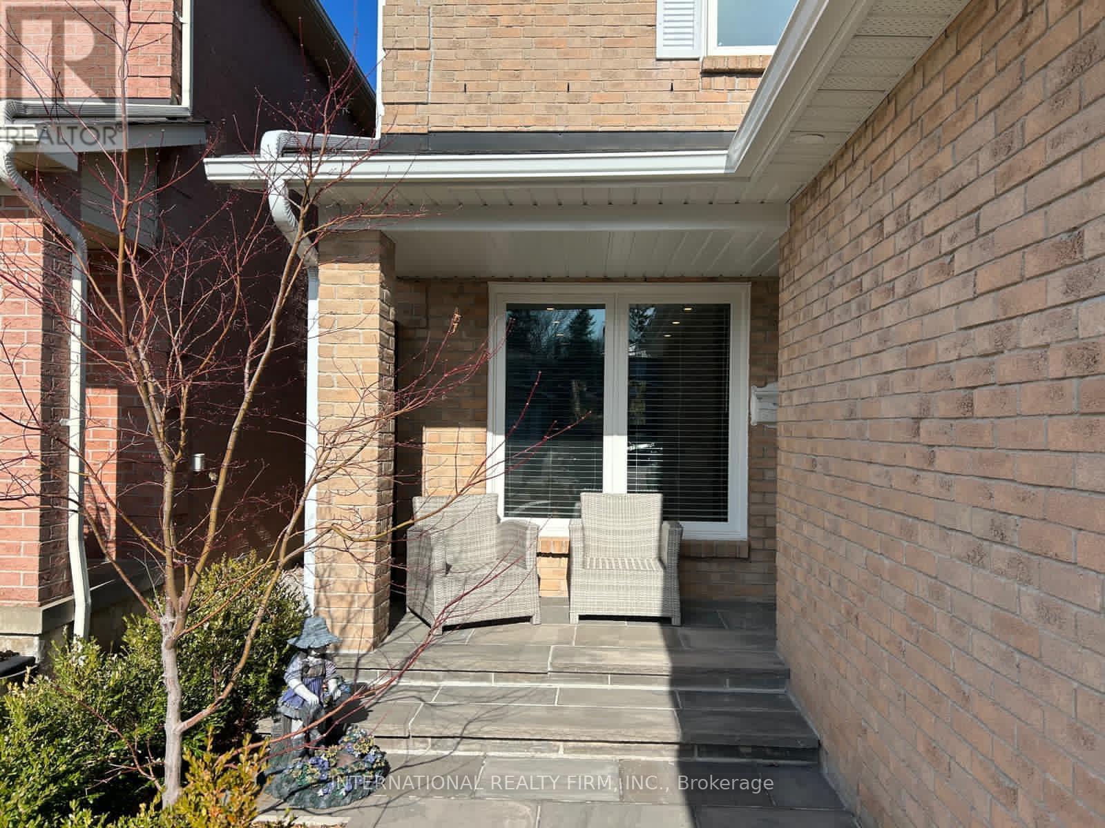 5746 Turney Drive, Mississauga, Ontario  L9M 2R3 - Photo 2 - W12917386
