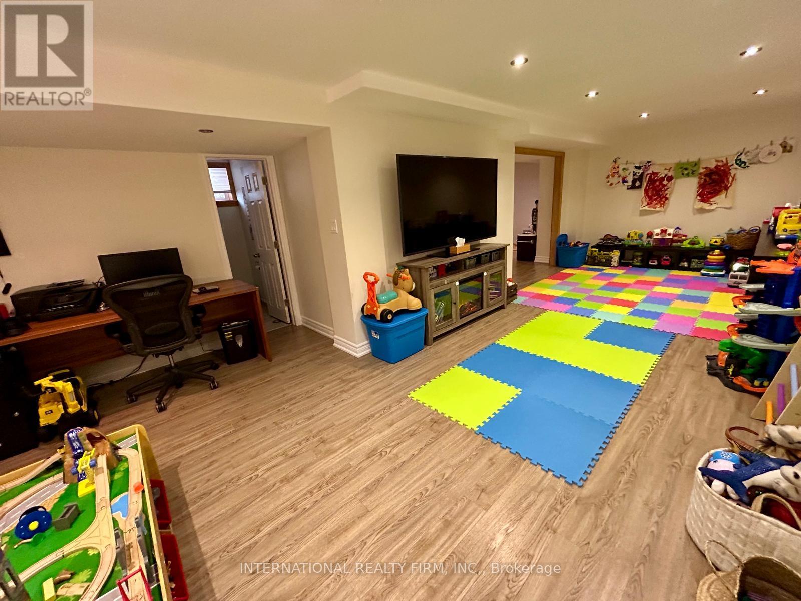 5746 Turney Drive, Mississauga, Ontario  L9M 2R3 - Photo 24 - W12917386