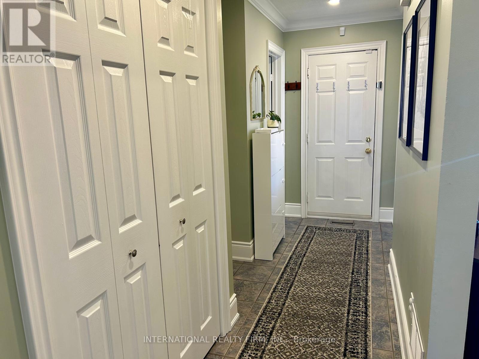 5746 Turney Drive, Mississauga, Ontario  L9M 2R3 - Photo 5 - W12917386