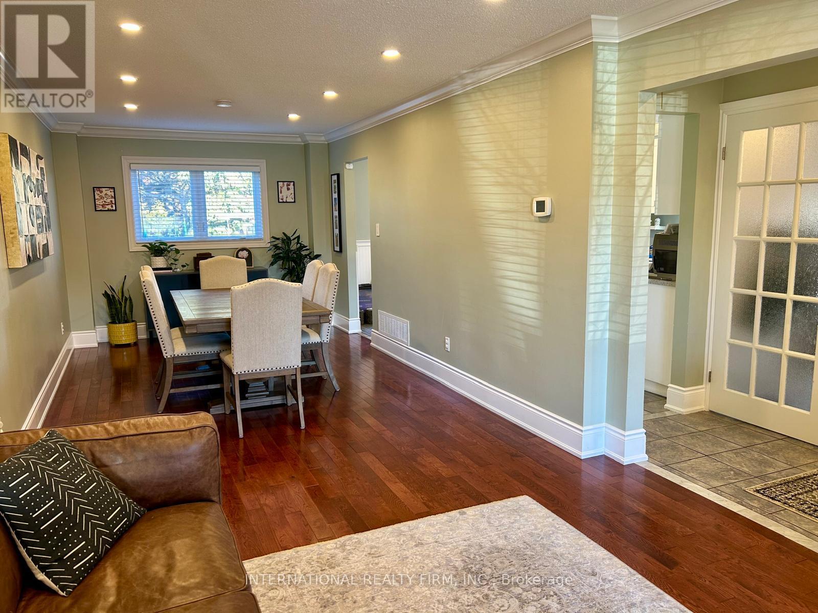 5746 Turney Drive, Mississauga, Ontario  L9M 2R3 - Photo 8 - W12917386