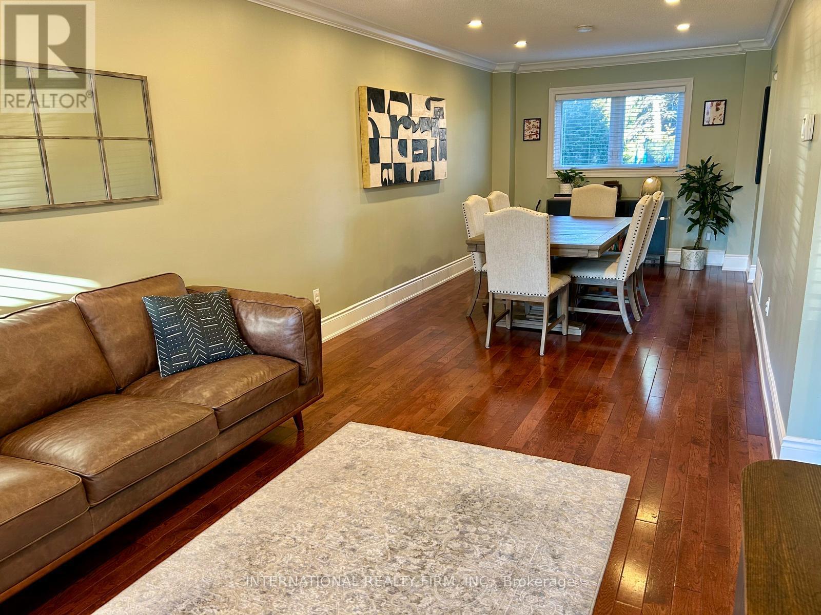 5746 Turney Drive, Mississauga, Ontario  L9M 2R3 - Photo 9 - W12917386