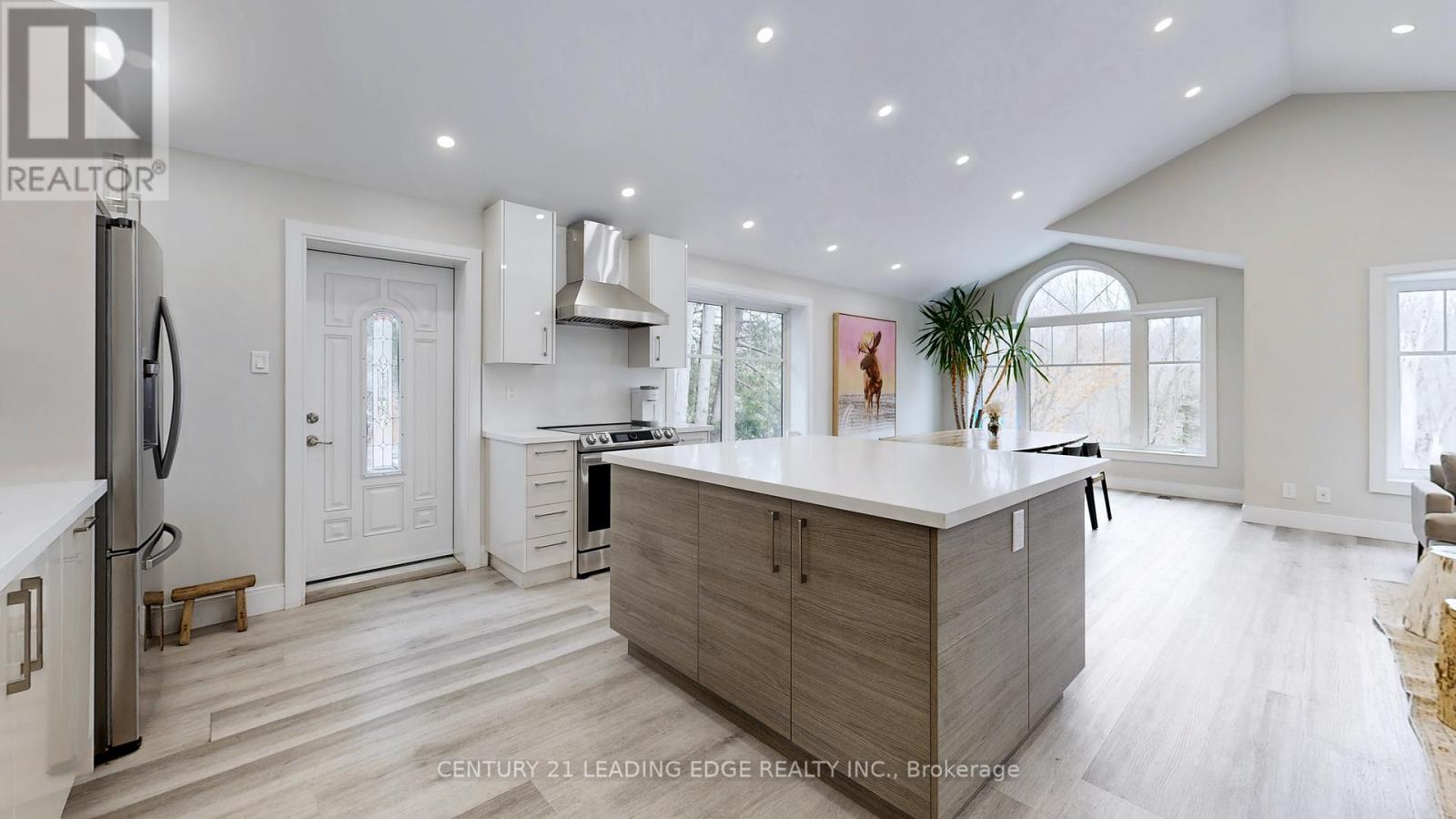 6 Beach Road, Whitchurch-Stouffville, Ontario  L4A 2G1 - Photo 12 - N12909468