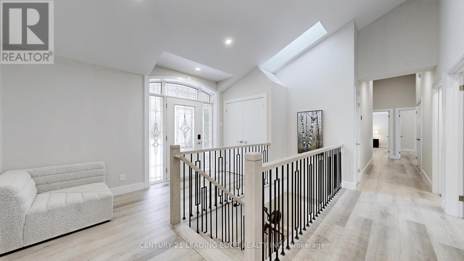 6 Beach Road, Whitchurch-Stouffville, Ontario  L4A 2G1 - Photo 4 - N12909468