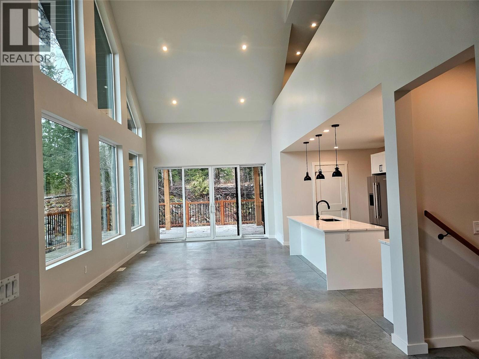 2801 Harlow Road, Nelson, British Columbia  V1L 6L3 - Photo 3 - 10379874