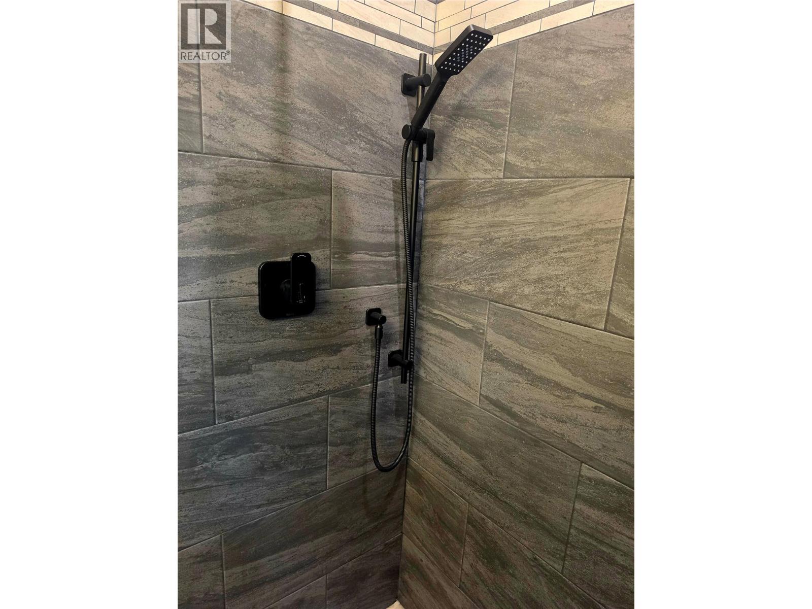 2801 Harlow Road, Nelson, British Columbia  V1L 6L3 - Photo 23 - 10379874