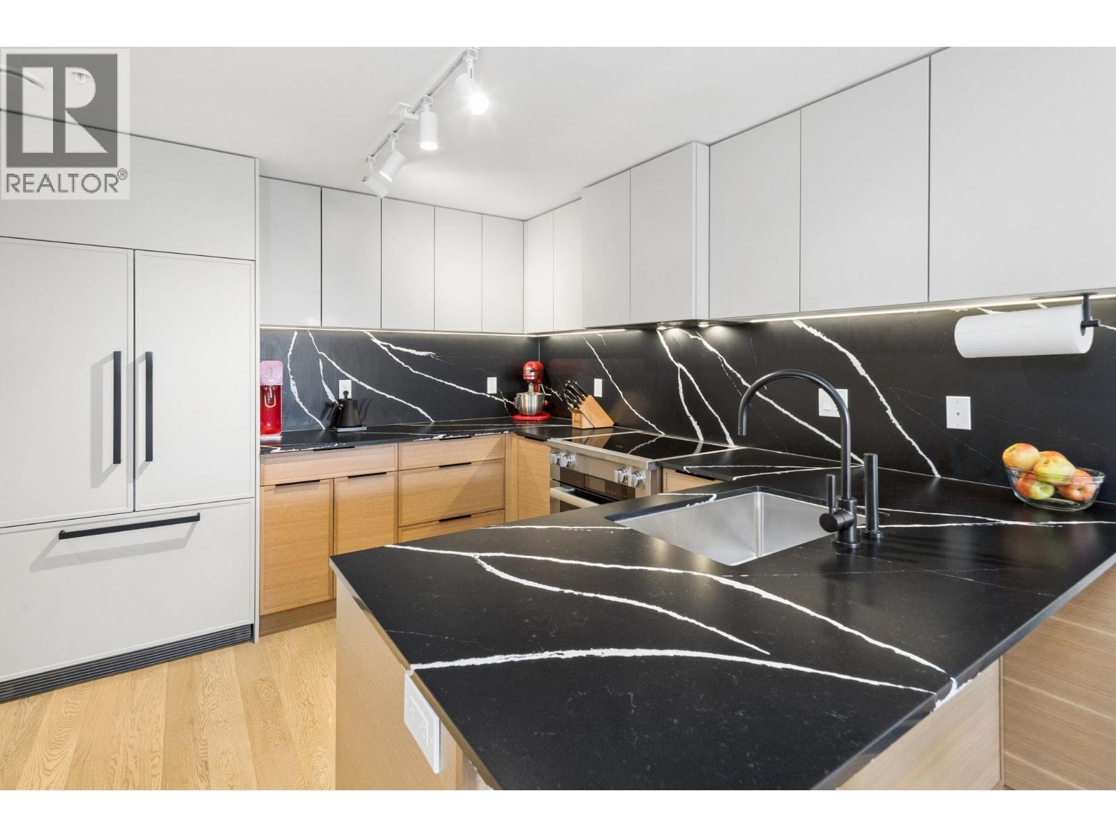 2 632 E 3rd Street, North Vancouver, British Columbia  V7L 0J1 - Photo 12 - R3102862