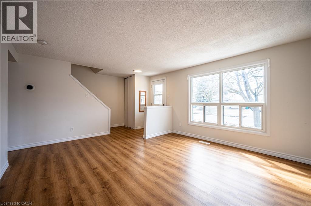 46 Karen Walk Unit# A, Waterloo, Ontario  N2L 5X2 - Photo 6 - 40812576