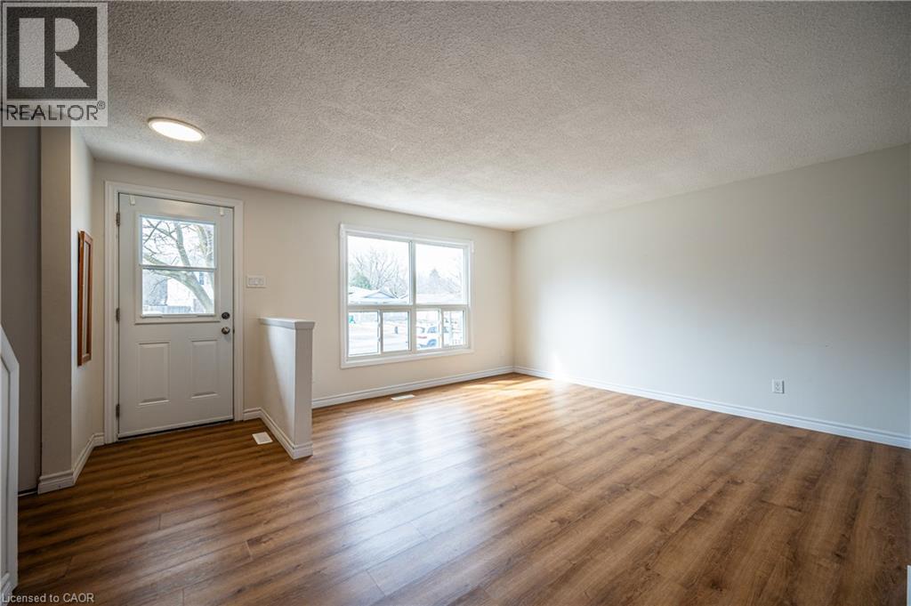 46 Karen Walk Unit# A, Waterloo, Ontario  N2L 5X2 - Photo 3 - 40812576