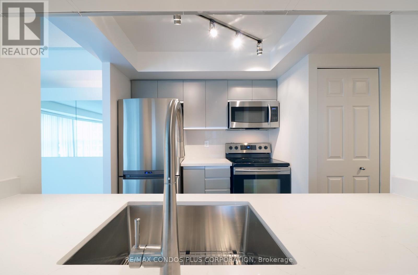 2702 - 99 Harbour Square, Toronto, Ontario  M5J 2H2 - Photo 10 - C12917426