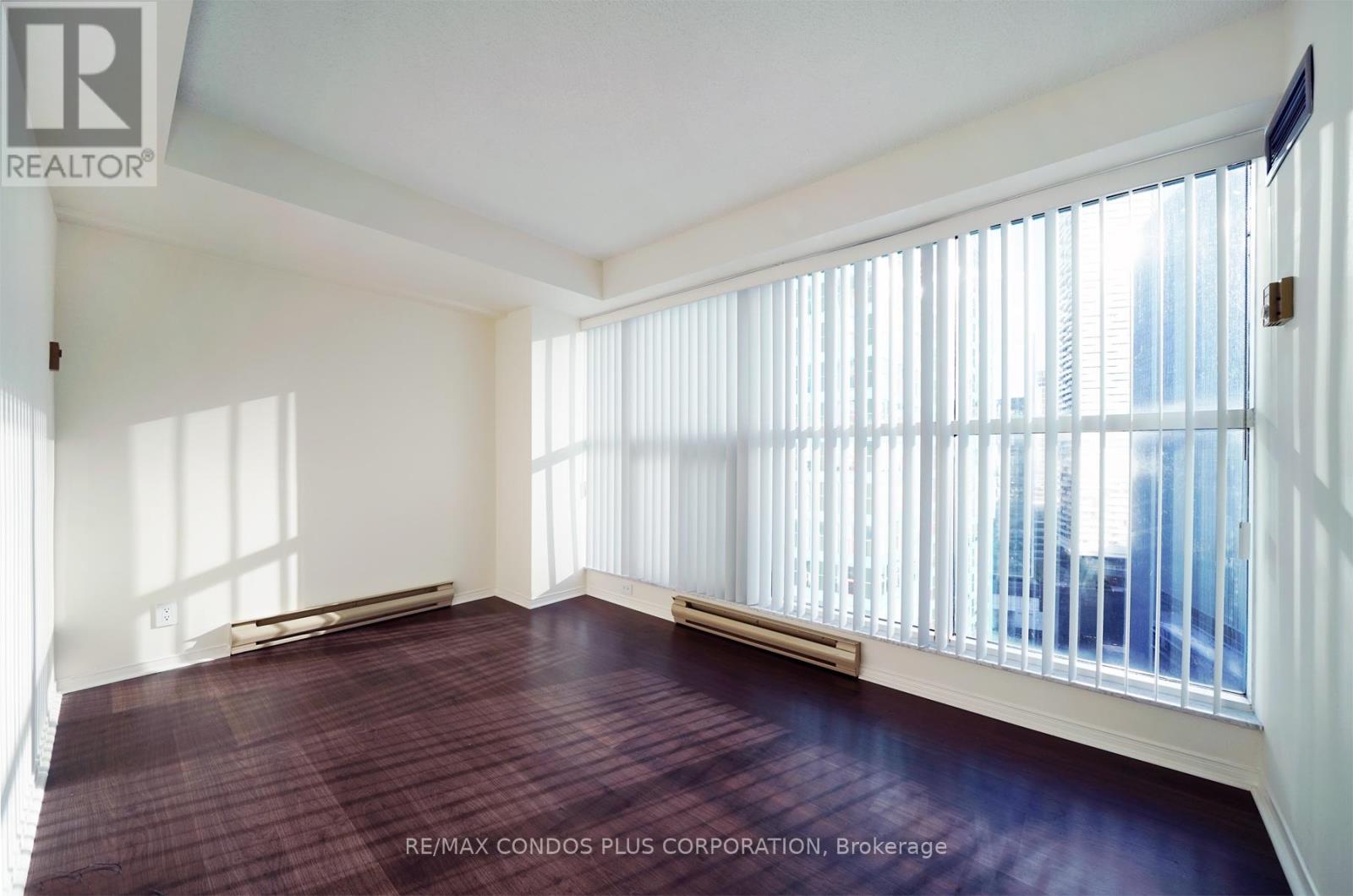 2702 - 99 Harbour Square, Toronto, Ontario  M5J 2H2 - Photo 12 - C12917426
