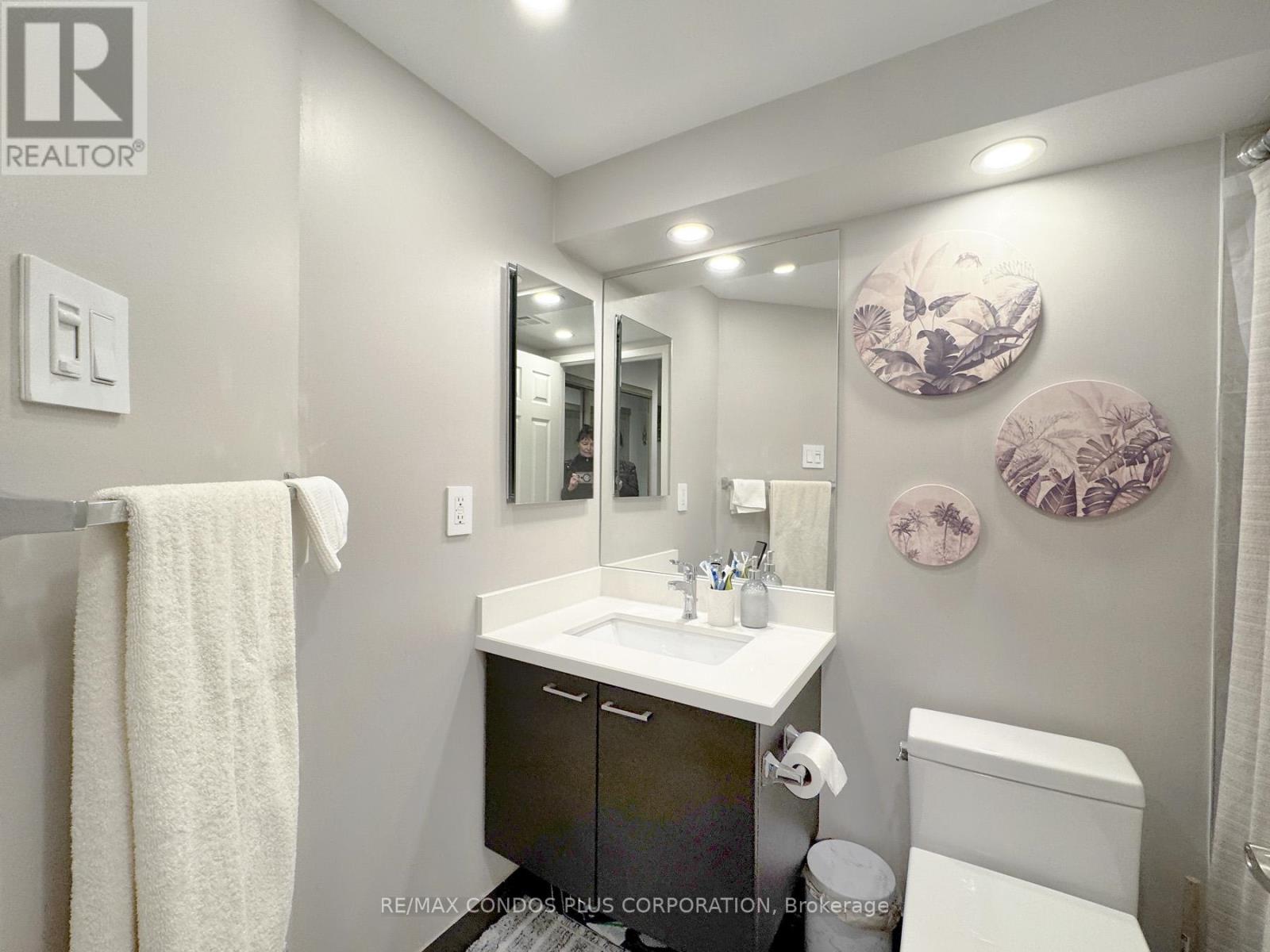 2702 - 99 Harbour Square, Toronto, Ontario  M5J 2H2 - Photo 13 - C12917426