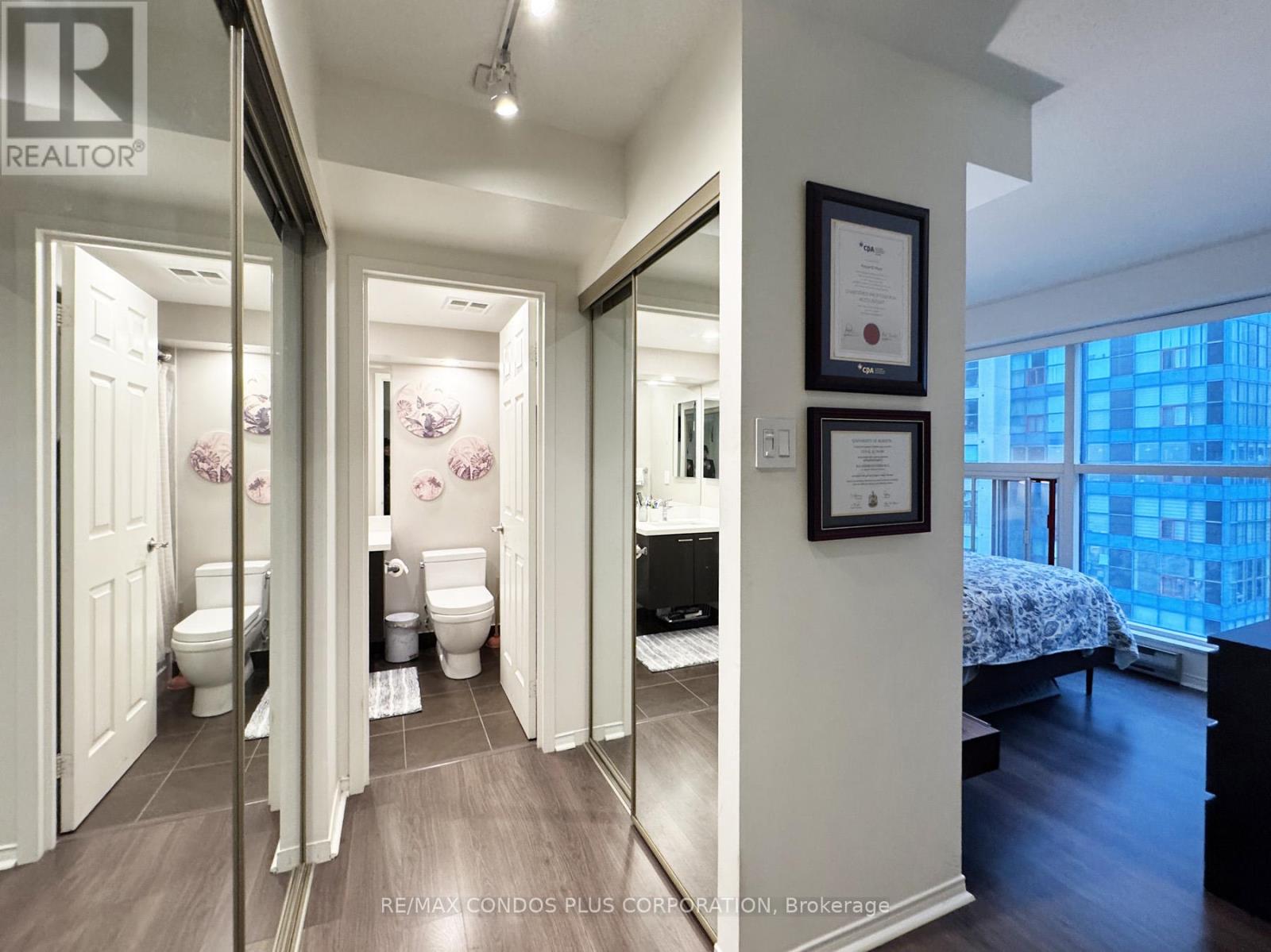 2702 - 99 Harbour Square, Toronto, Ontario  M5J 2H2 - Photo 16 - C12917426