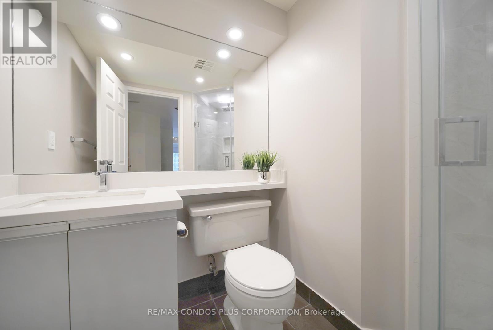 2702 - 99 Harbour Square, Toronto, Ontario  M5J 2H2 - Photo 17 - C12917426