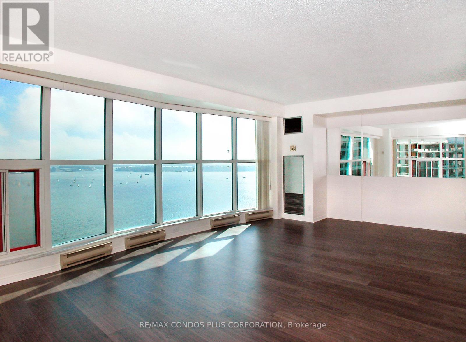 2702 - 99 Harbour Square, Toronto, Ontario  M5J 2H2 - Photo 5 - C12917426