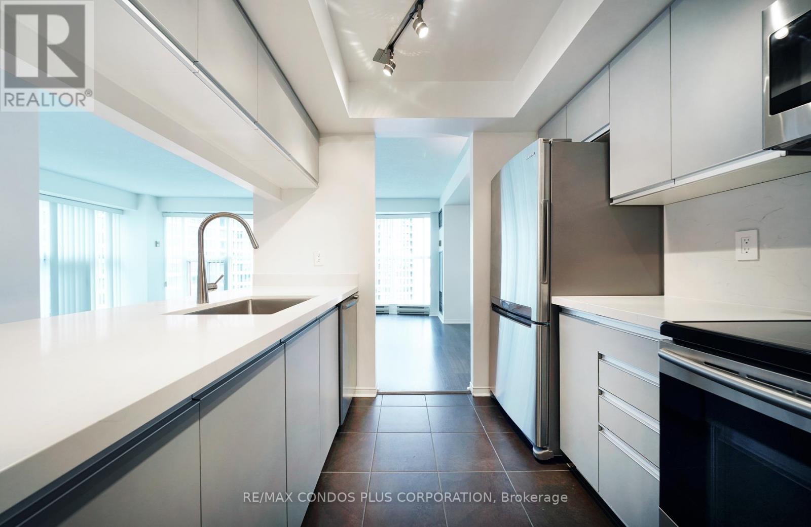 2702 - 99 Harbour Square, Toronto, Ontario  M5J 2H2 - Photo 8 - C12917426