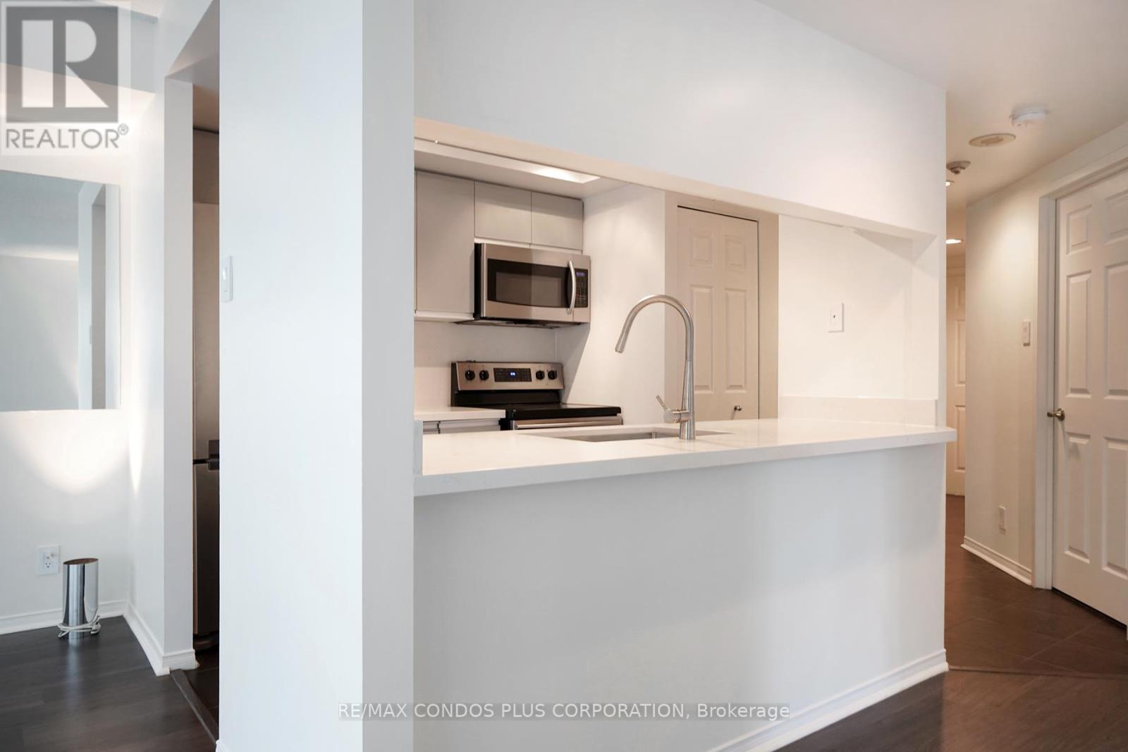 2702 - 99 Harbour Square, Toronto, Ontario  M5J 2H2 - Photo 9 - C12917426