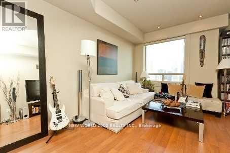 Ph09 - 633 Bay Street, Toronto, Ontario  M5G 2G4 - Photo 4 - C12917438