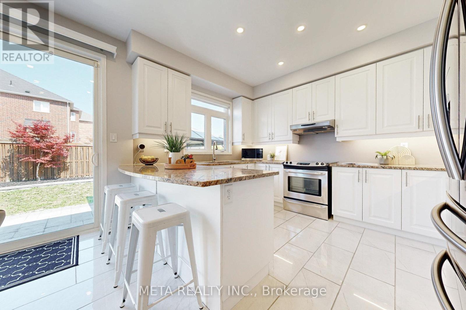 11 Keiffer Court, Whitby, Ontario  L1P 0A9 - Photo 15 - E12917416