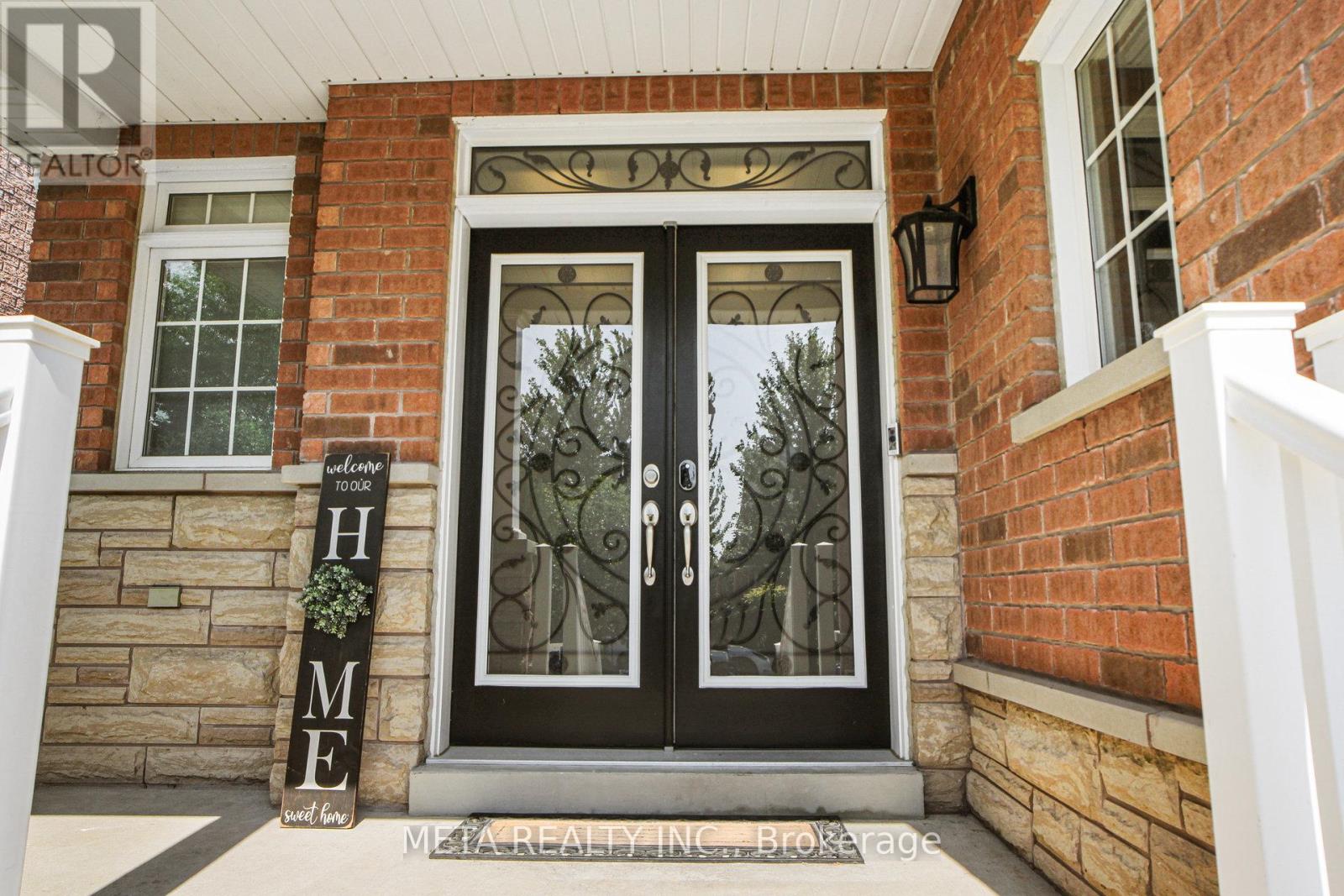 11 Keiffer Court, Whitby, Ontario  L1P 0A9 - Photo 3 - E12917416