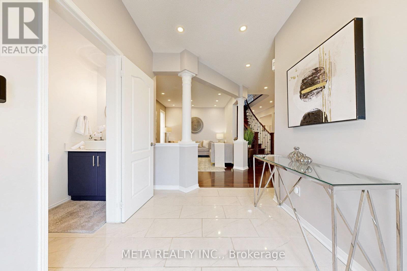 11 Keiffer Court, Whitby, Ontario  L1P 0A9 - Photo 5 - E12917416