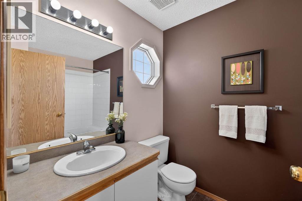 168 Hidden Hills Road Nw, Calgary, Alberta  T3A 5Y1 - Photo 19 - A2291357