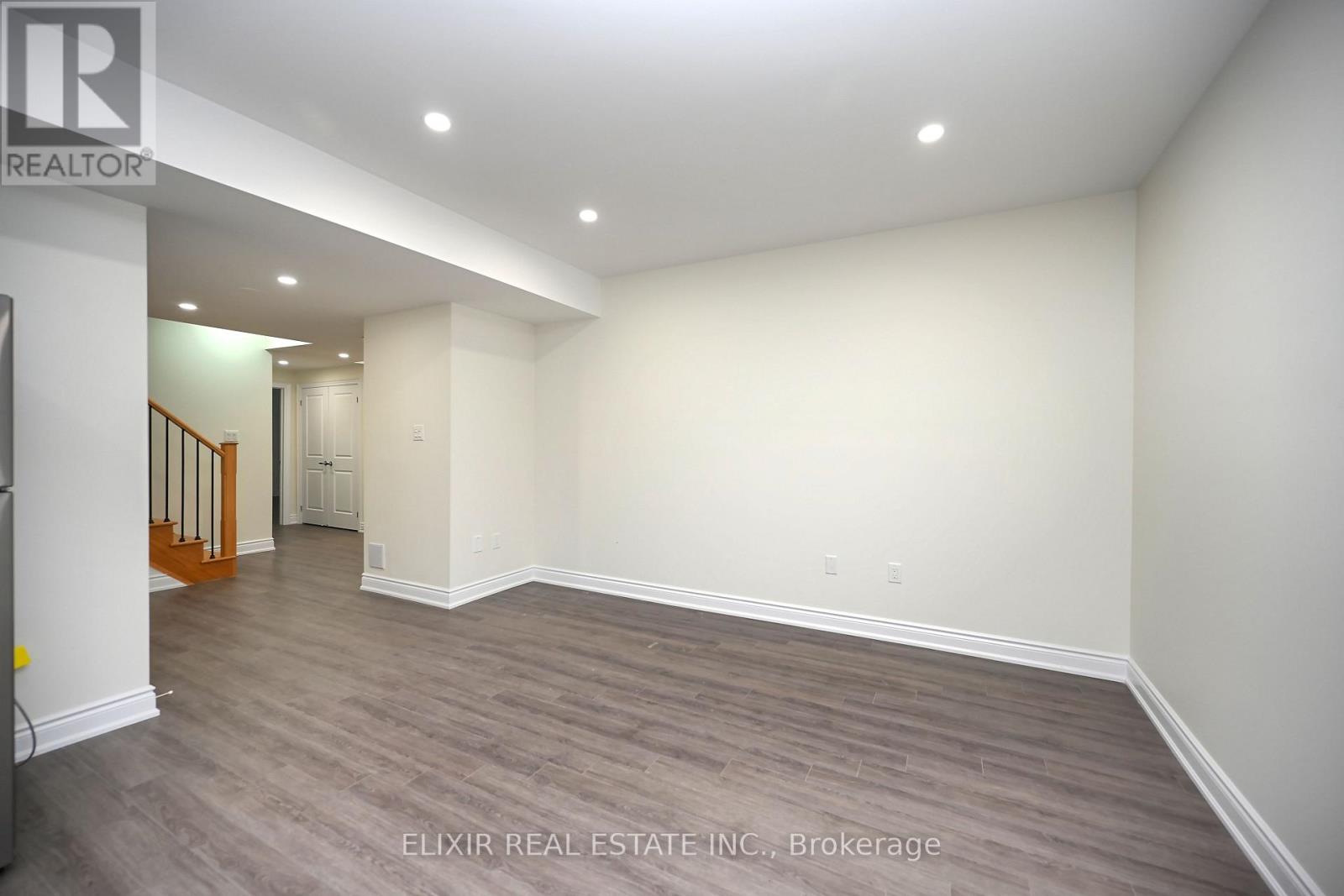 46 Mevira Gardens, Oakville, Ontario  L6H 0Z6 - Photo 5 - W12917432