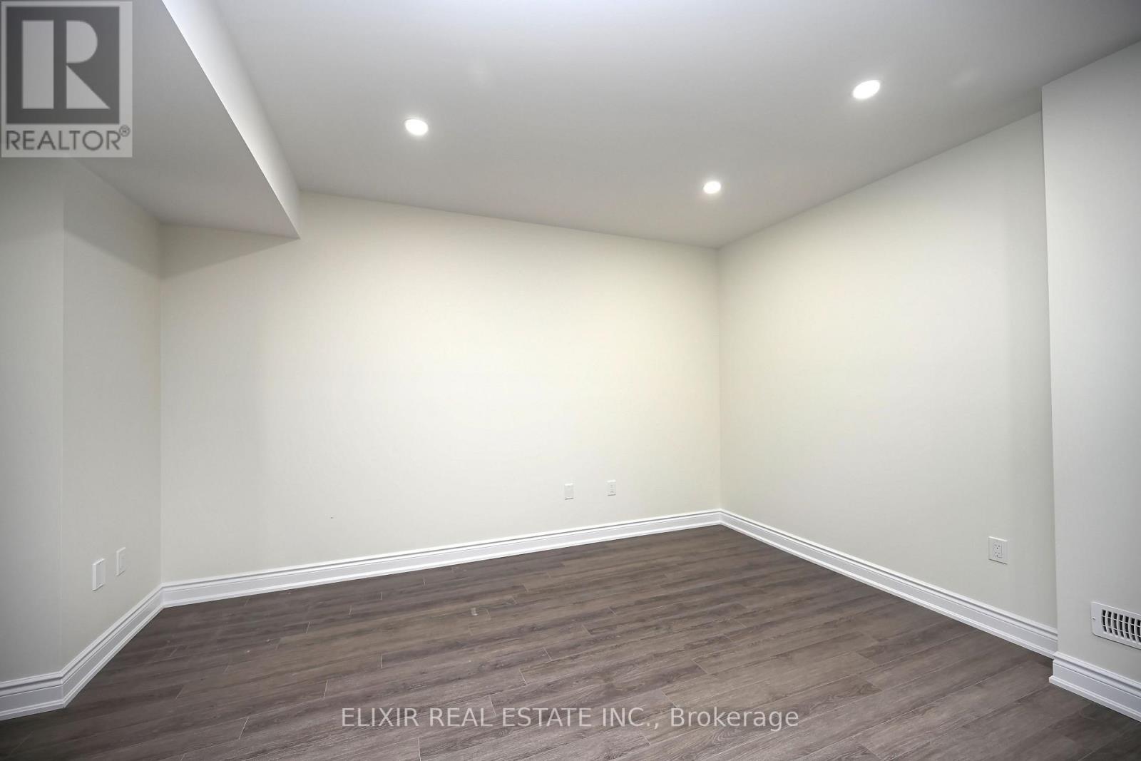 46 Mevira Gardens, Oakville, Ontario  L6H 0Z6 - Photo 6 - W12917432