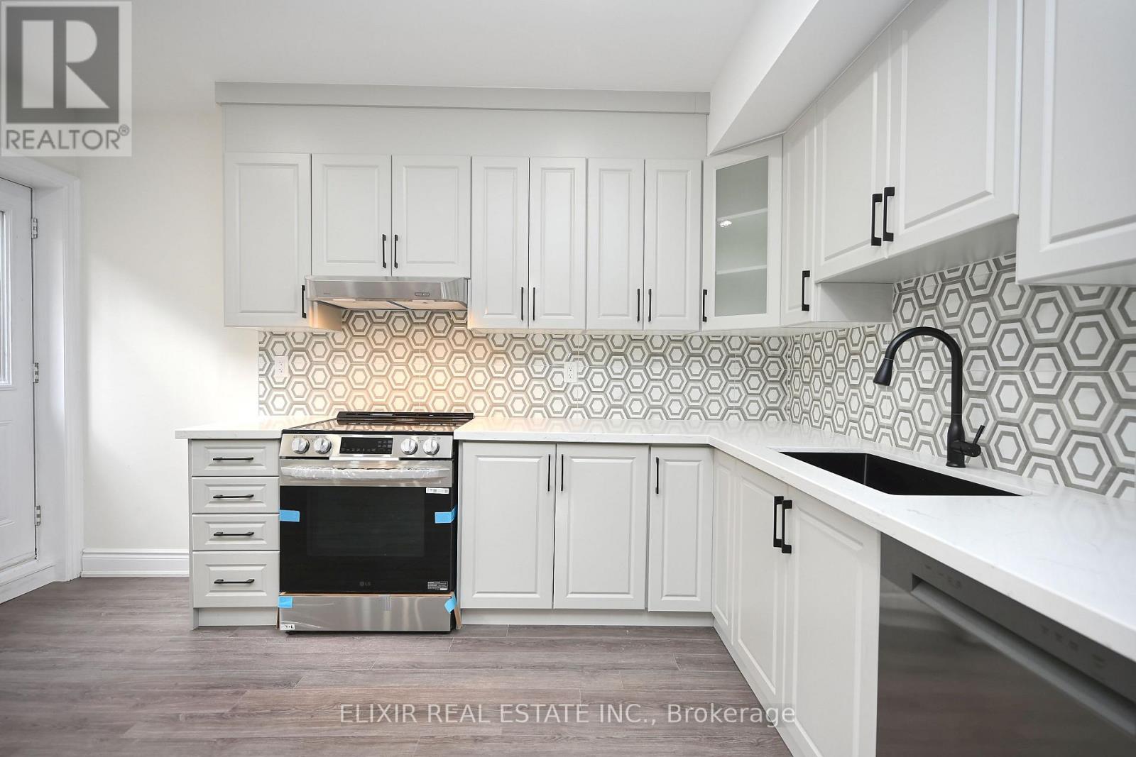 46 Mevira Gardens, Oakville, Ontario  L6H 0Z6 - Photo 8 - W12917432