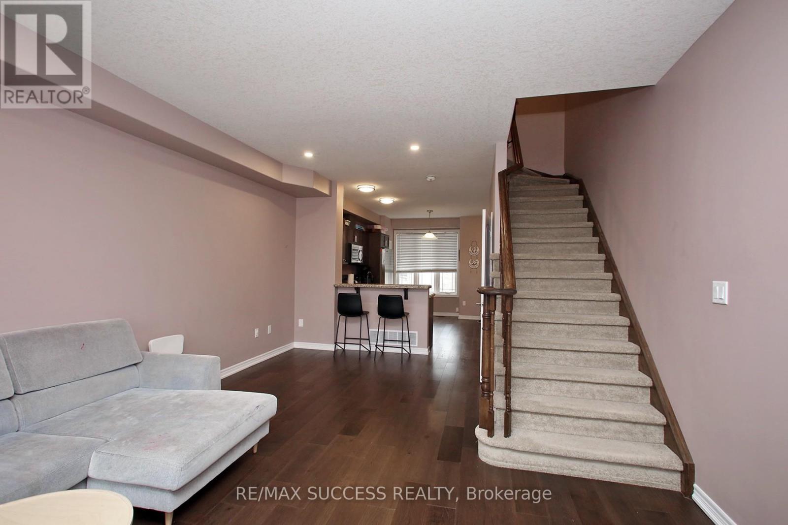 47 Edenrock Drive, Hamilton, Ontario  L8E 0G6 - Photo 5 - X12917400