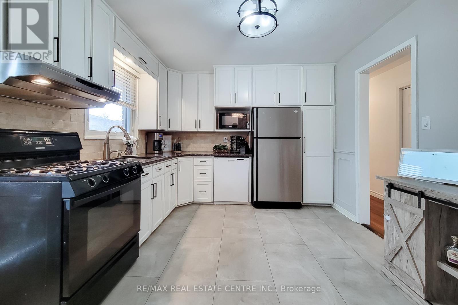 2 Ashwood Court, Hamilton, Ontario  L8E 3E1 - Photo 15 - X12917408