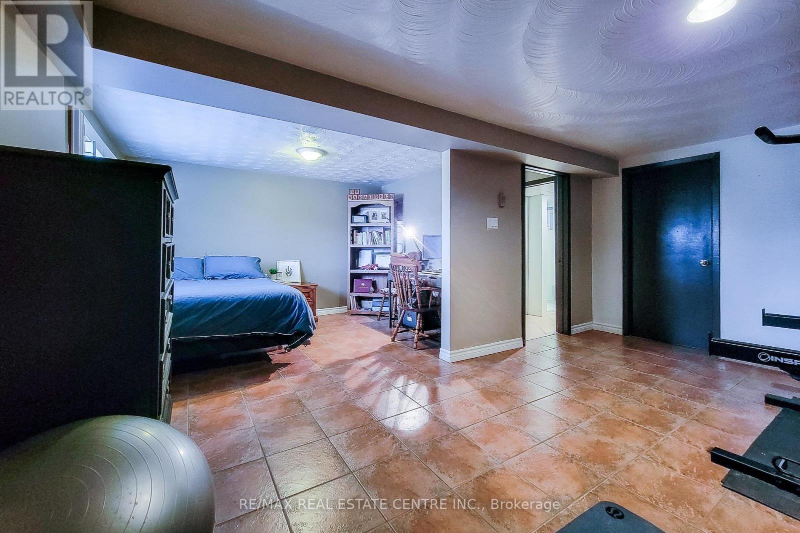 2 Ashwood Court, Hamilton, Ontario  L8E 3E1 - Photo 40 - X12917408