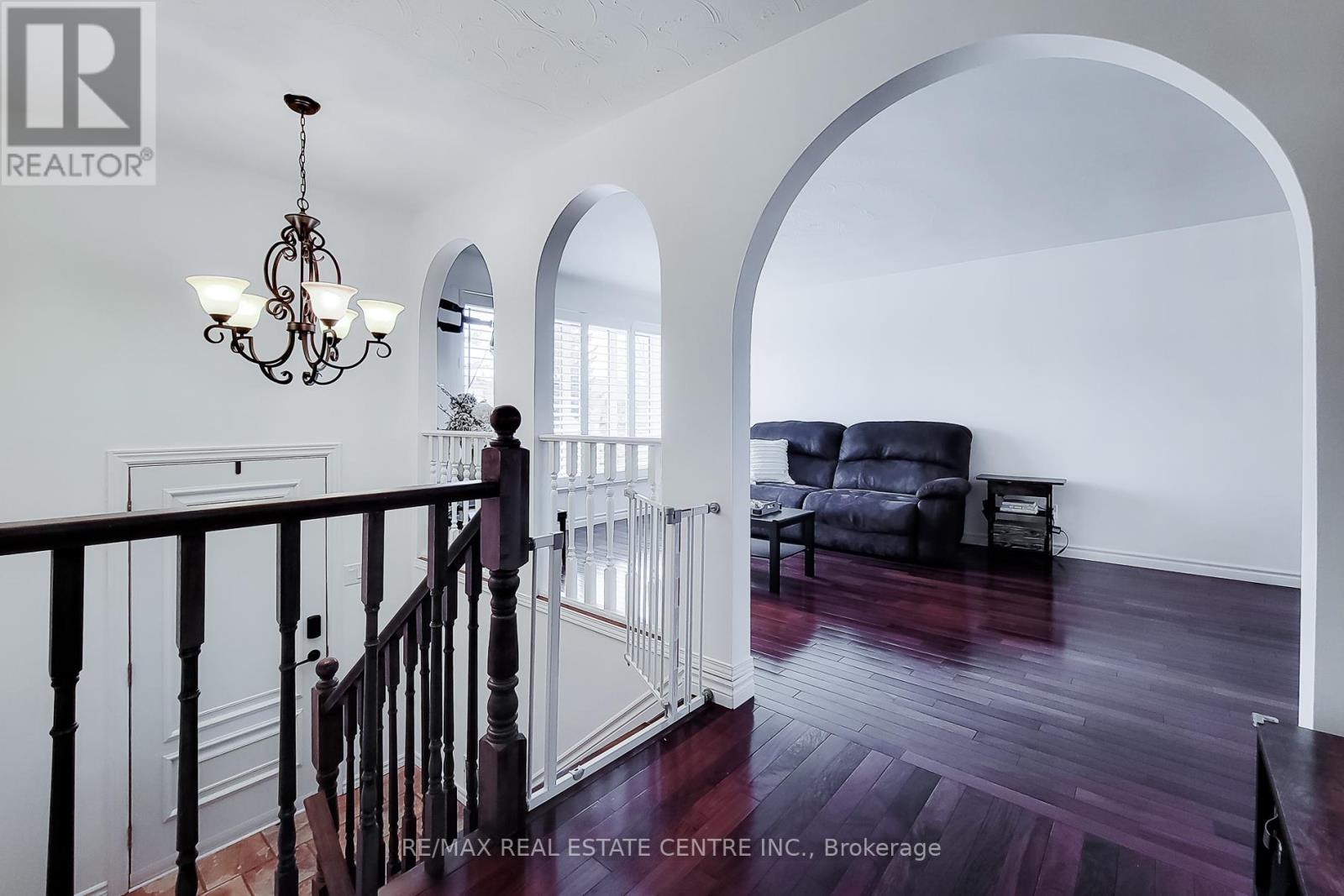 2 Ashwood Court, Hamilton, Ontario  L8E 3E1 - Photo 6 - X12917408