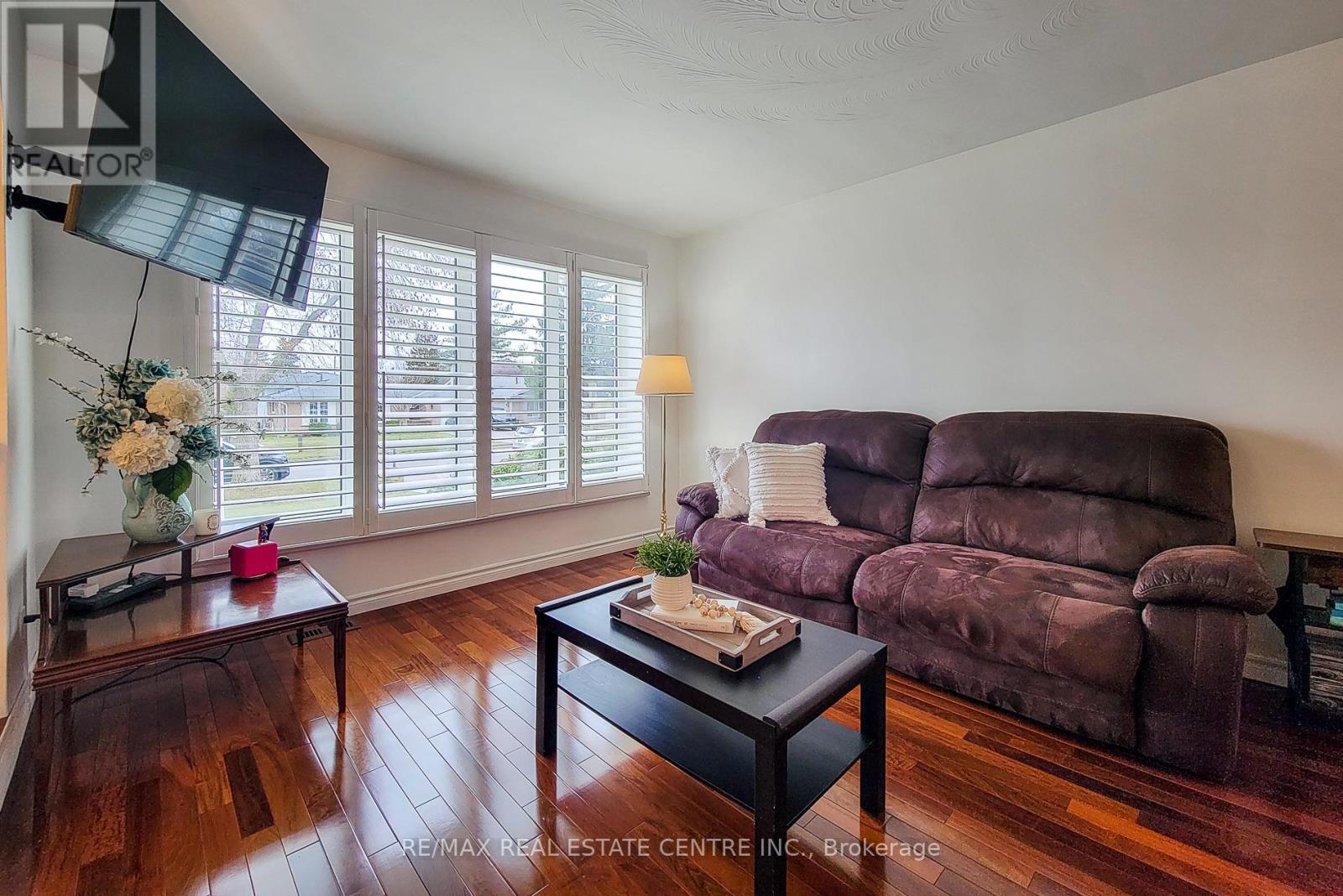 2 Ashwood Court, Hamilton, Ontario  L8E 3E1 - Photo 9 - X12917408