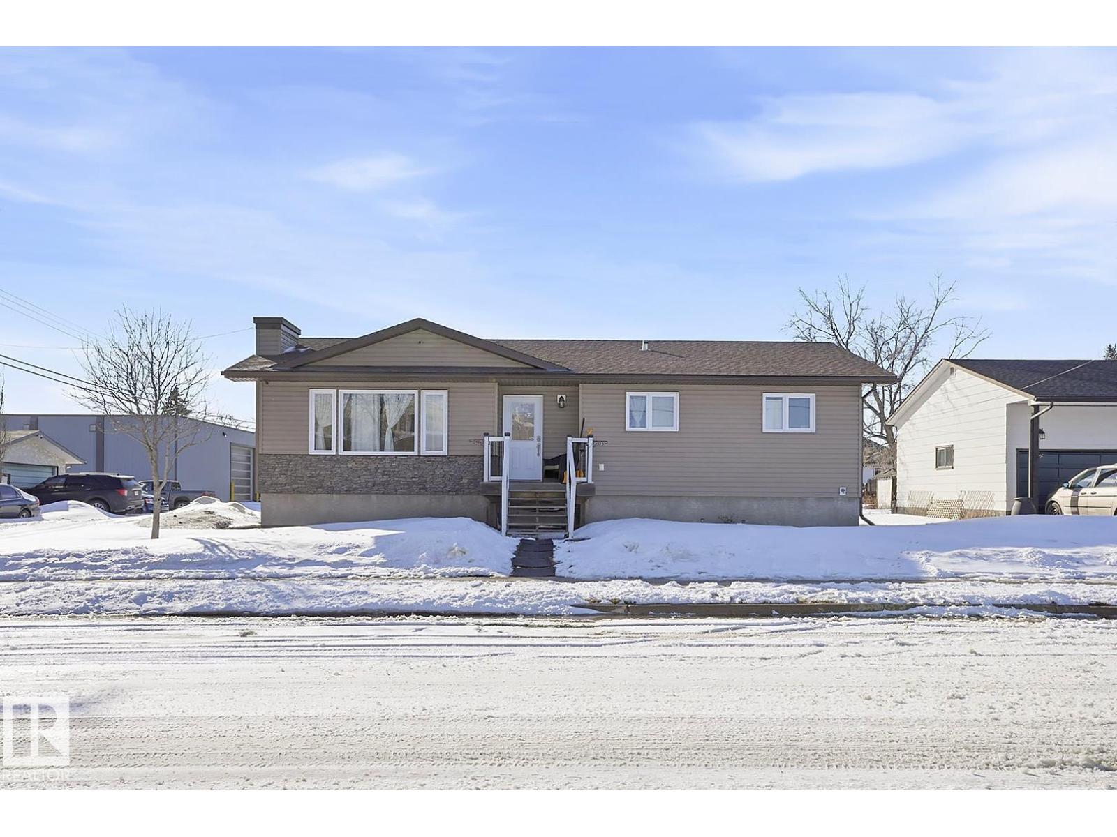 5016 46 ST, legal, Alberta