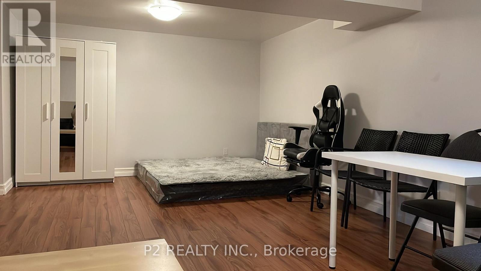 22-25 Gosford Blvd. Boulevard N, Toronto, Ontario  M3N 2G7 - Photo 8 - W12830772