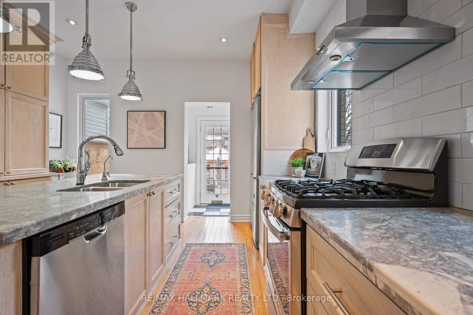 17 Mountnoel Avenue, Toronto, Ontario  M4J 1H7 - Photo 14 - E12907838